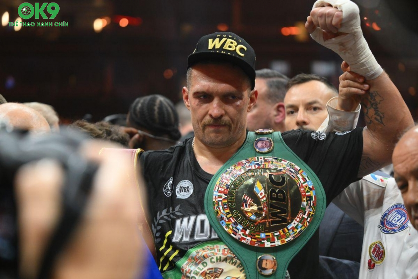 Oleksandr Usyk chuẩn bị lên sàn với Tyson Fury vào ngày 21/12 Oleksandr Usyk chuẩn bị lên sàn với Tyson Fury vào ngày 21/12